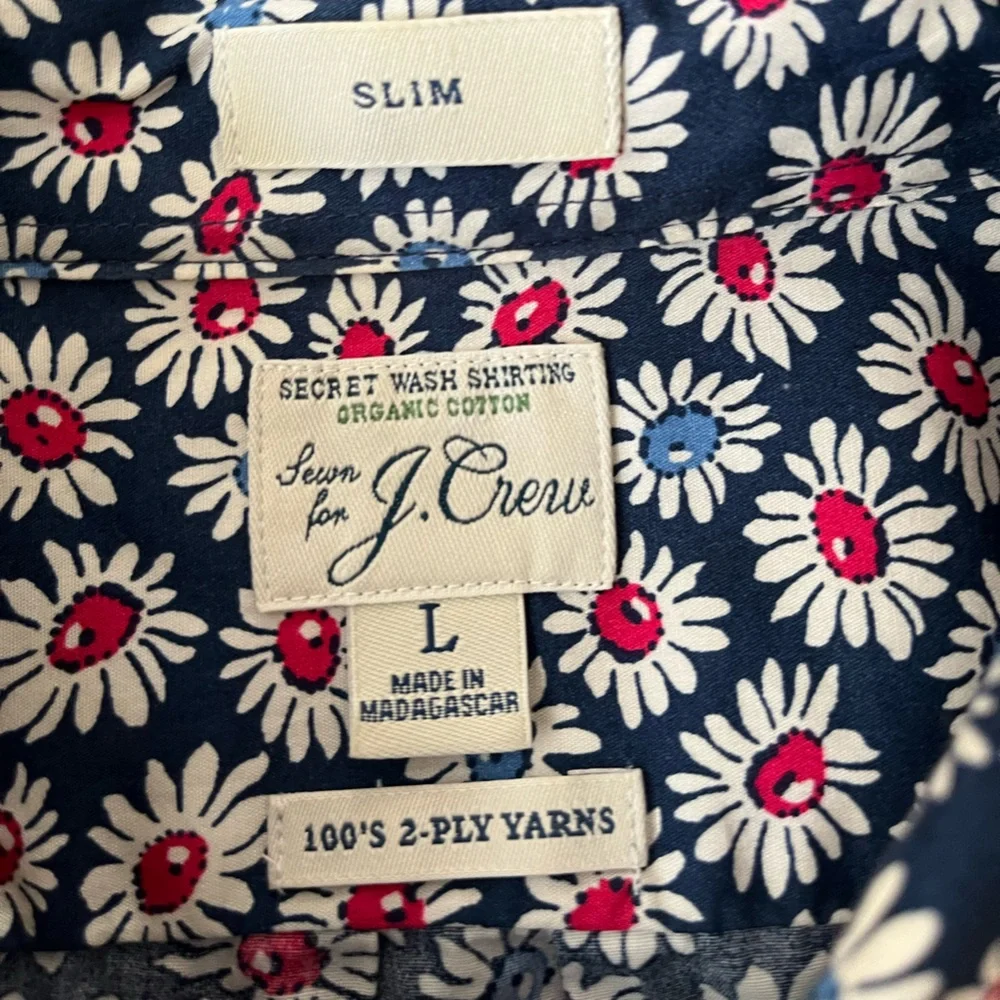 Men’s J.Crew blue floral from secret wash collection 100’s  2 ply yarns. Large